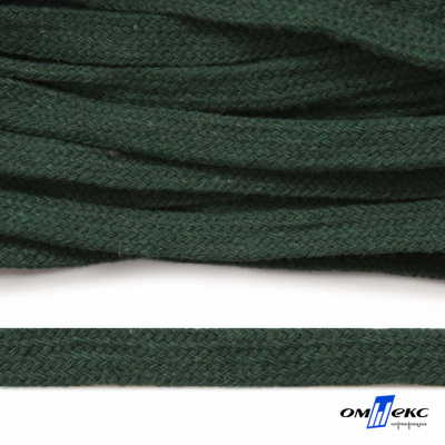 Шнур плетеный d-8 мм плоский, 70% хлопок 30% полиэстер, уп.85+/-1 м, цв.1016-т.зеленый - купить в Сургуте. Цена: 742.50 руб.